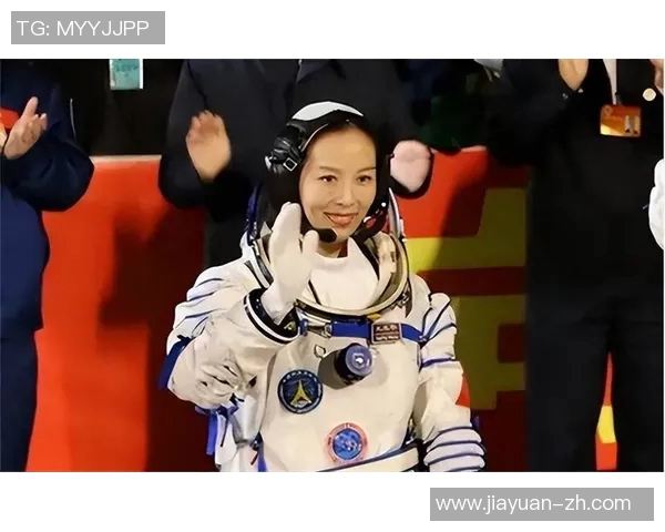 三位足球明星女性头像集合展现力量与魅力,巾帼不让须眉的运动风采 三位足球明星女性头像集合展现力量与魅力,巾帼不让须眉的运动风采